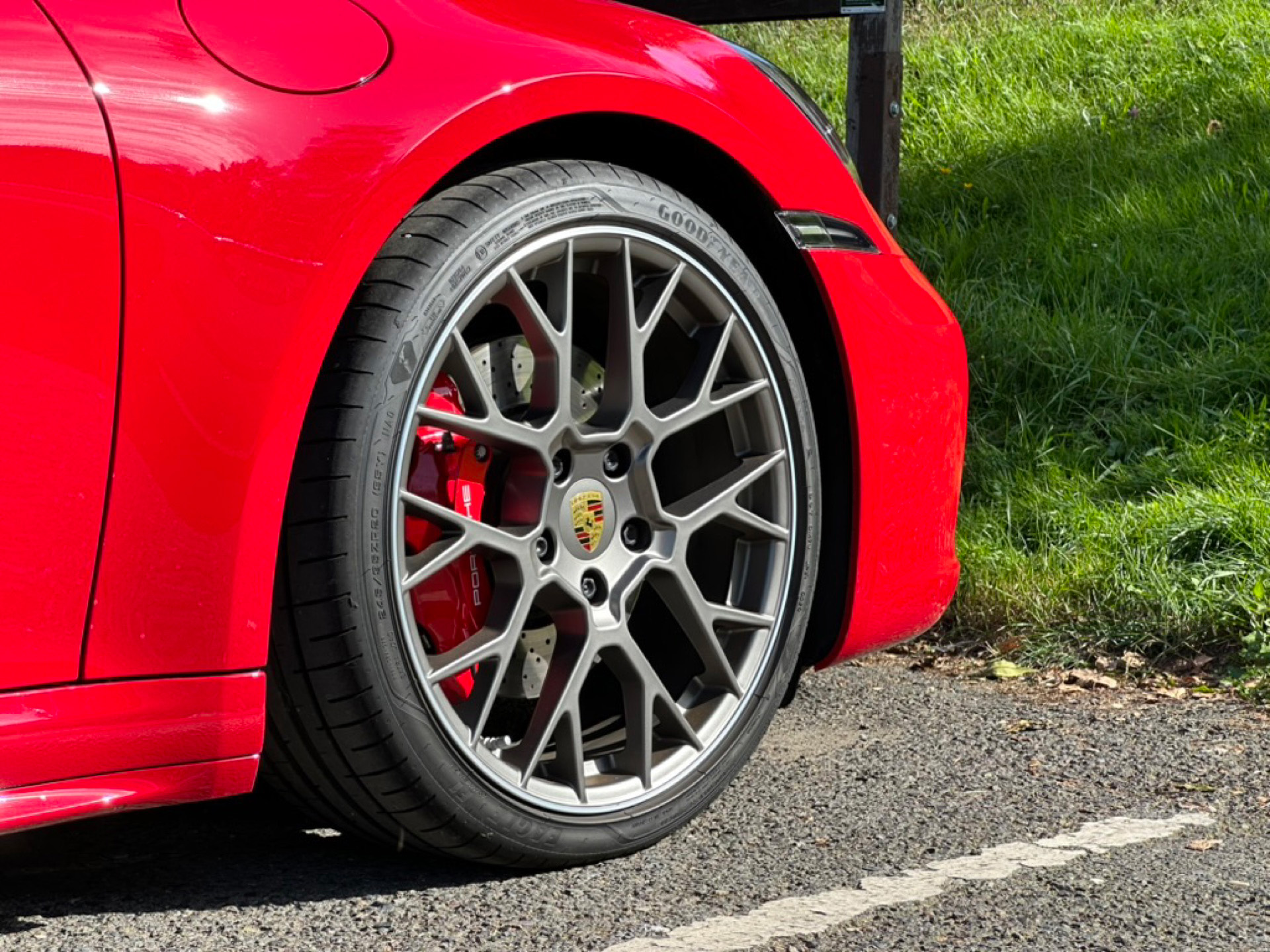 Continental, Bridgestone og Kumho er blandt de bedst bedømte sommerdæk i dette års test