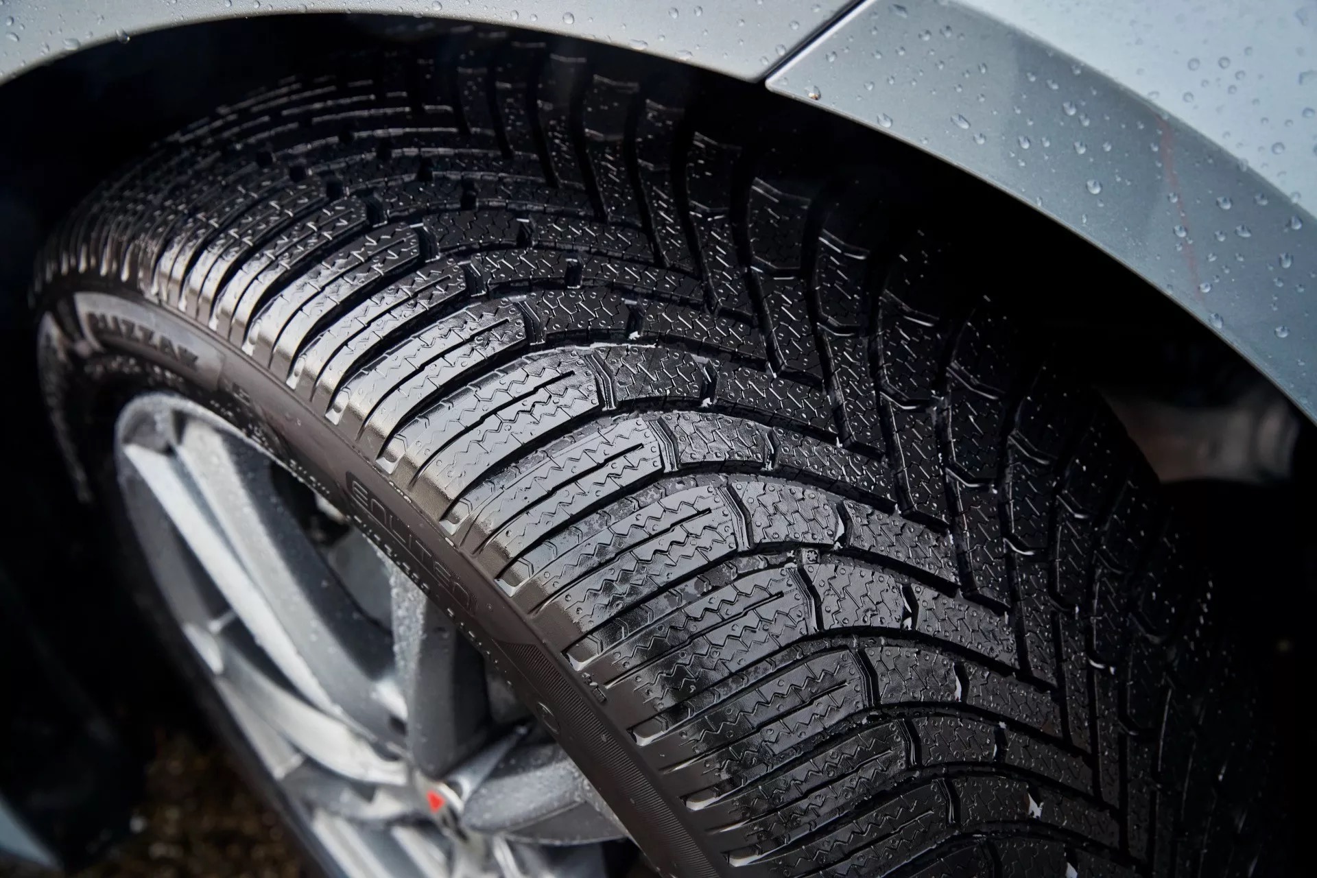 Nyt Bridgestone Blizzak 6: Vådt vinterdæk lover 30 % længere levetid